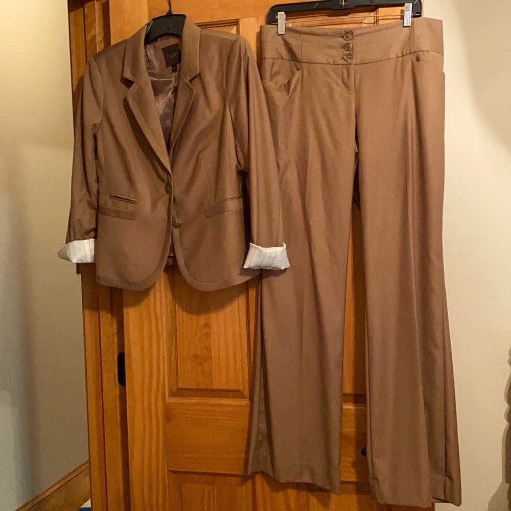 Limited women’s suit, gorgeous fall color